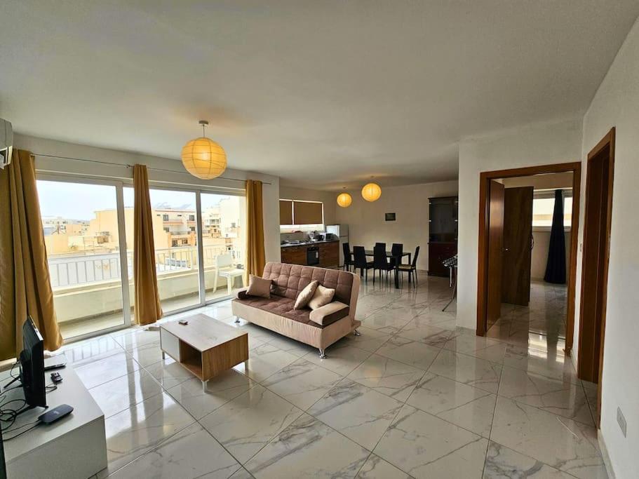 2 Bedroom Centrally Located St. Pauls Bay photo 3
