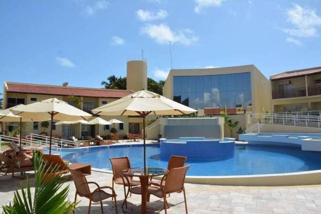 Flat com vista piscina em condomínio SolarAgua