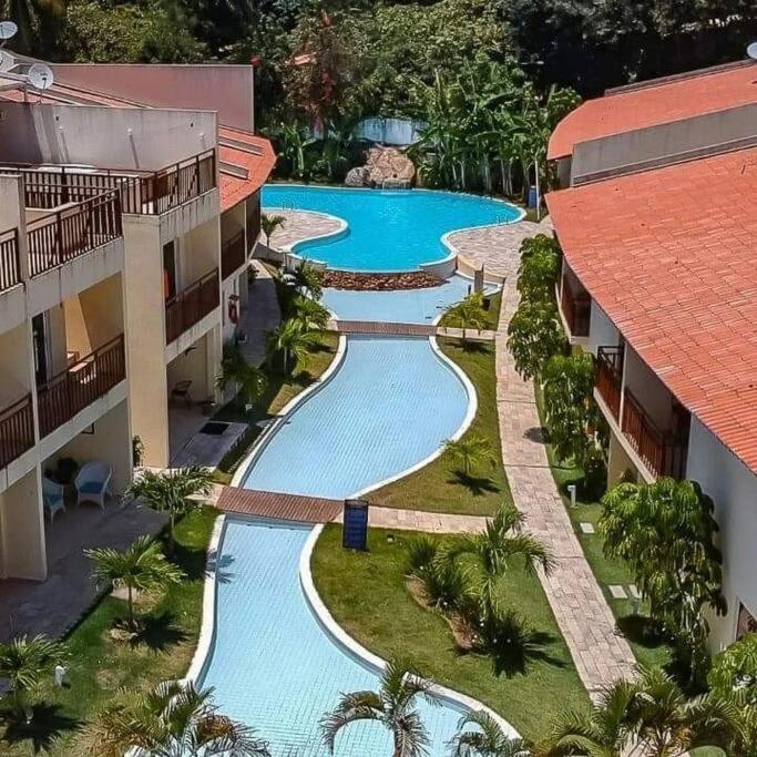 Flat com vista piscina em condomínio SolarAgua