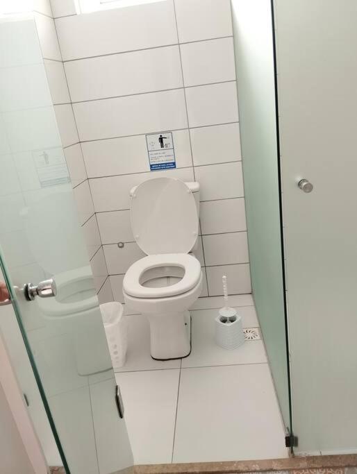 Flat com vista piscina em condomínio SolarAgua