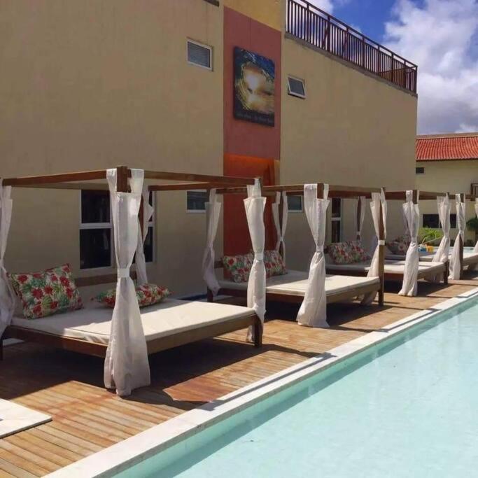 Flat com vista piscina em condomínio SolarAgua