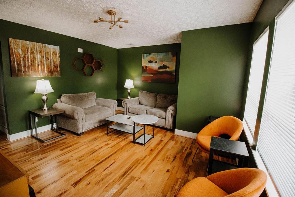 Convenient Riverside Retreat!