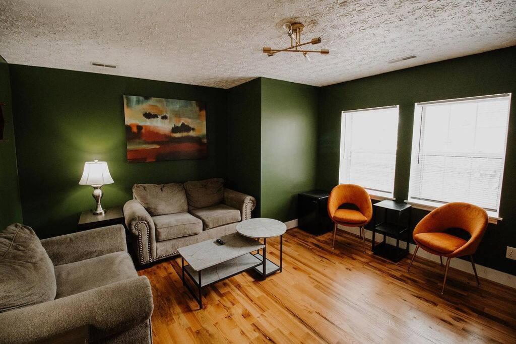 Convenient Riverside Retreat!