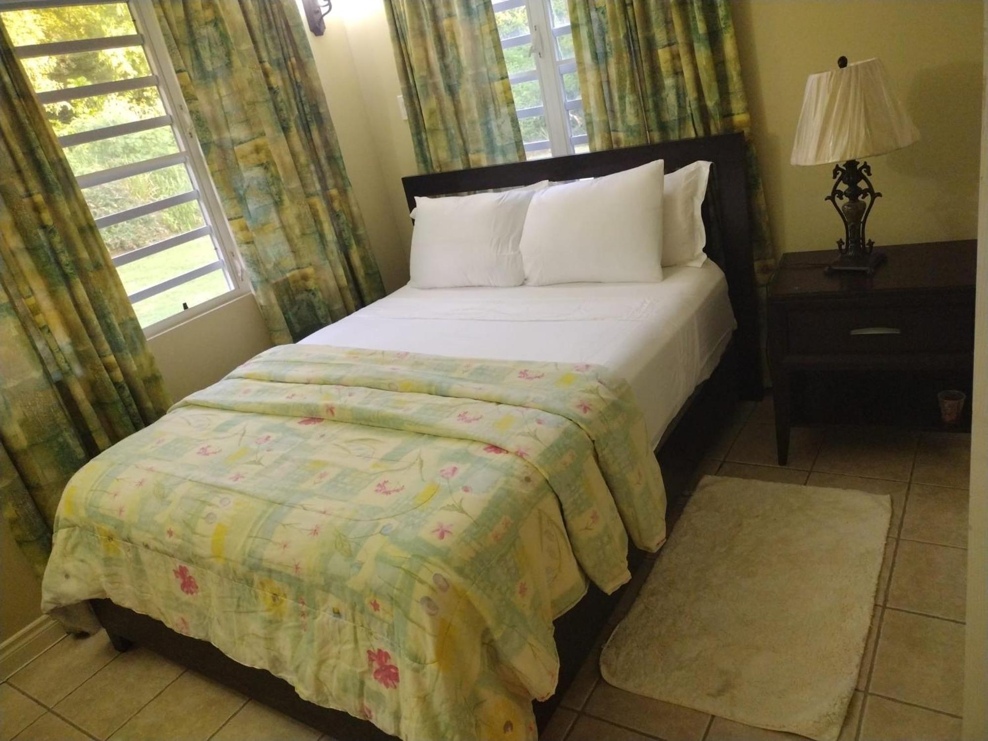 Luxury Spacious Villa with Aircon and Pool Table - Photo 2