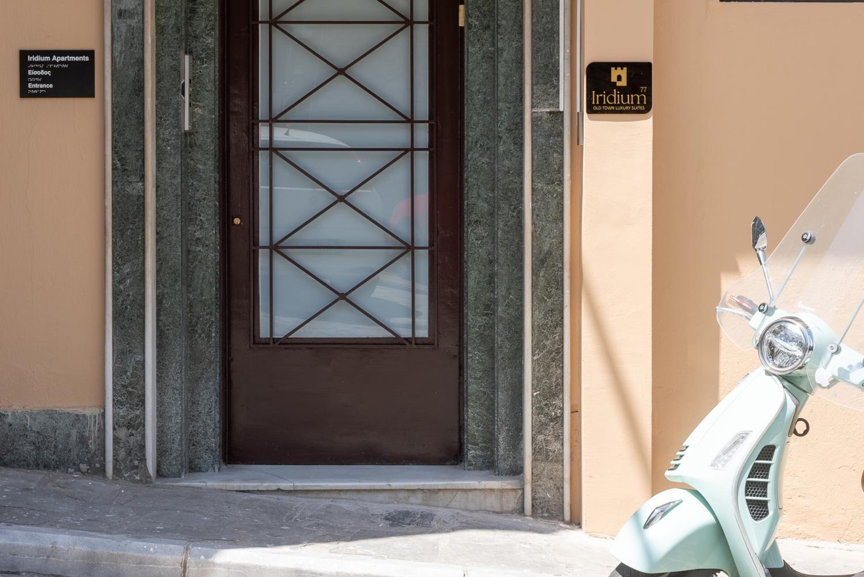 Hotel Iridium Old Town Luxury Suites - Image 1