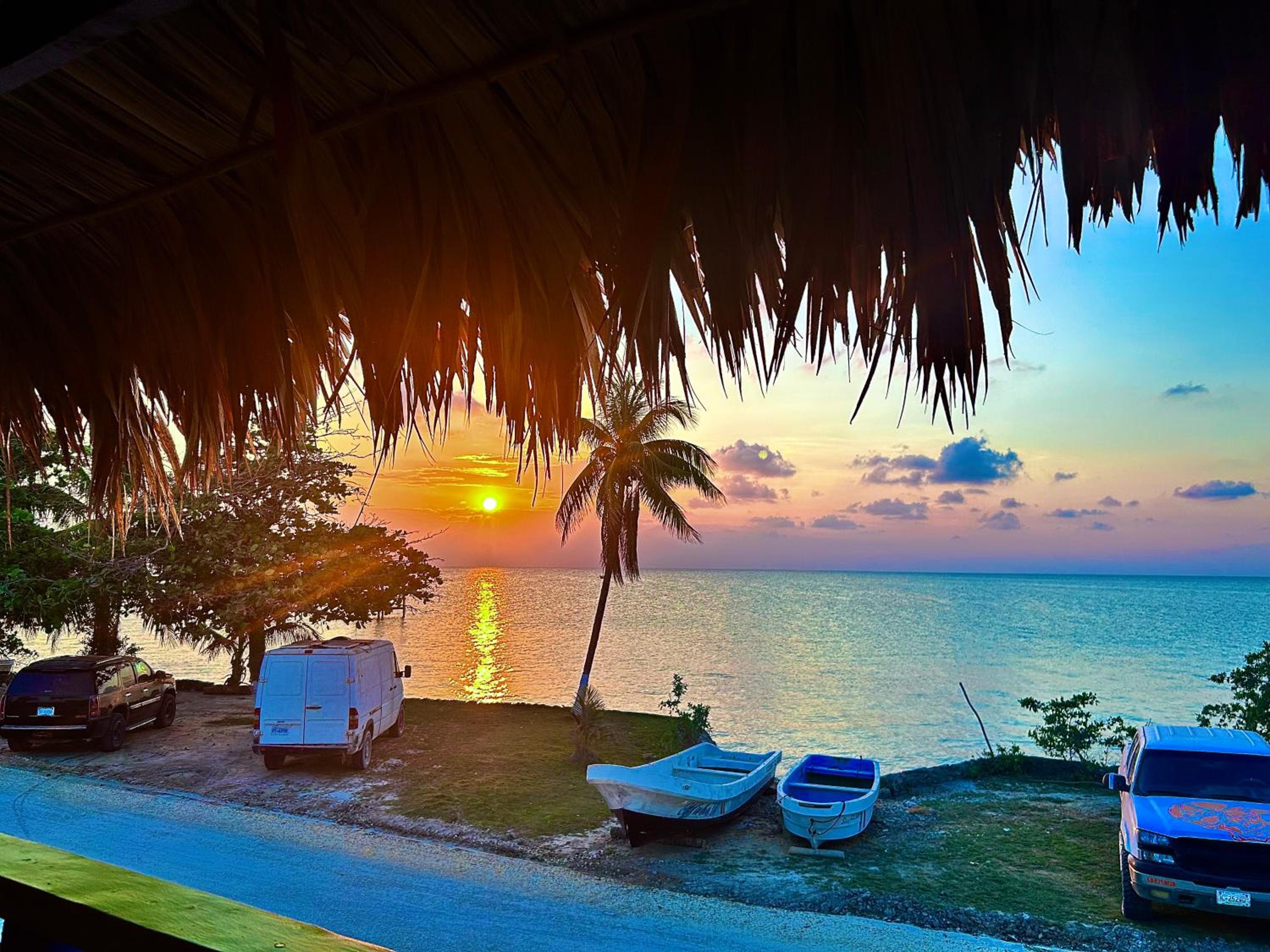 Seafront Caribbean Tropical Luxurious Home in Sarteneja