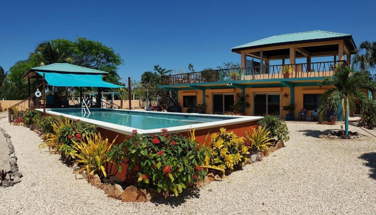 Seafront Caribbean Tropical Luxurious Home in Sarteneja