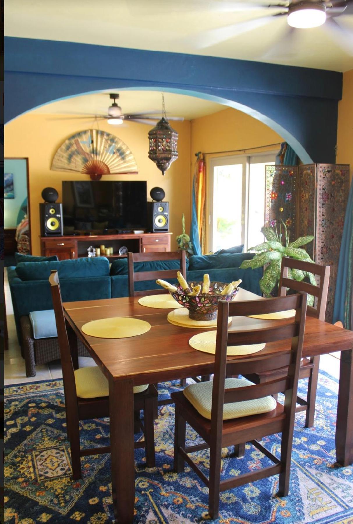 Seafront Caribbean Tropical Luxurious Home in Sarteneja