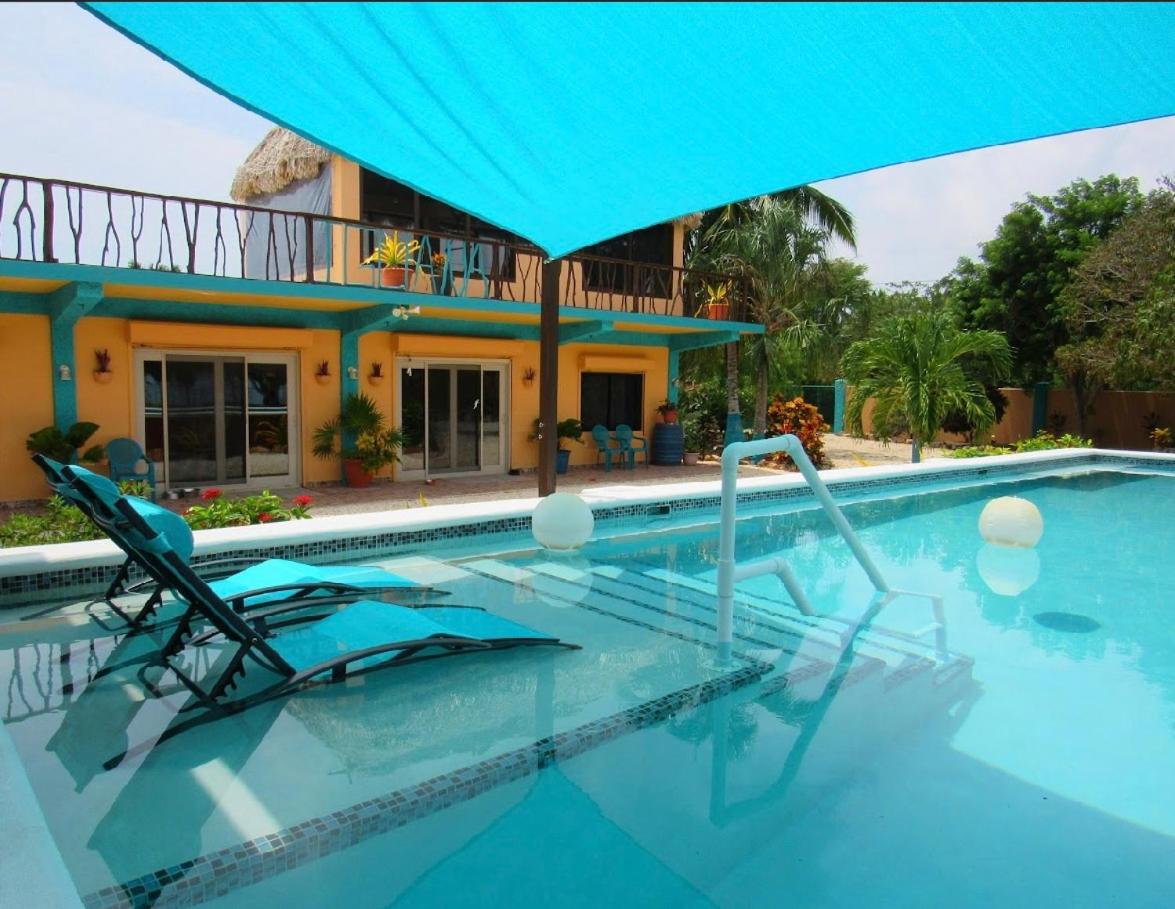 Seafront Caribbean Tropical Luxurious Home in Sarteneja