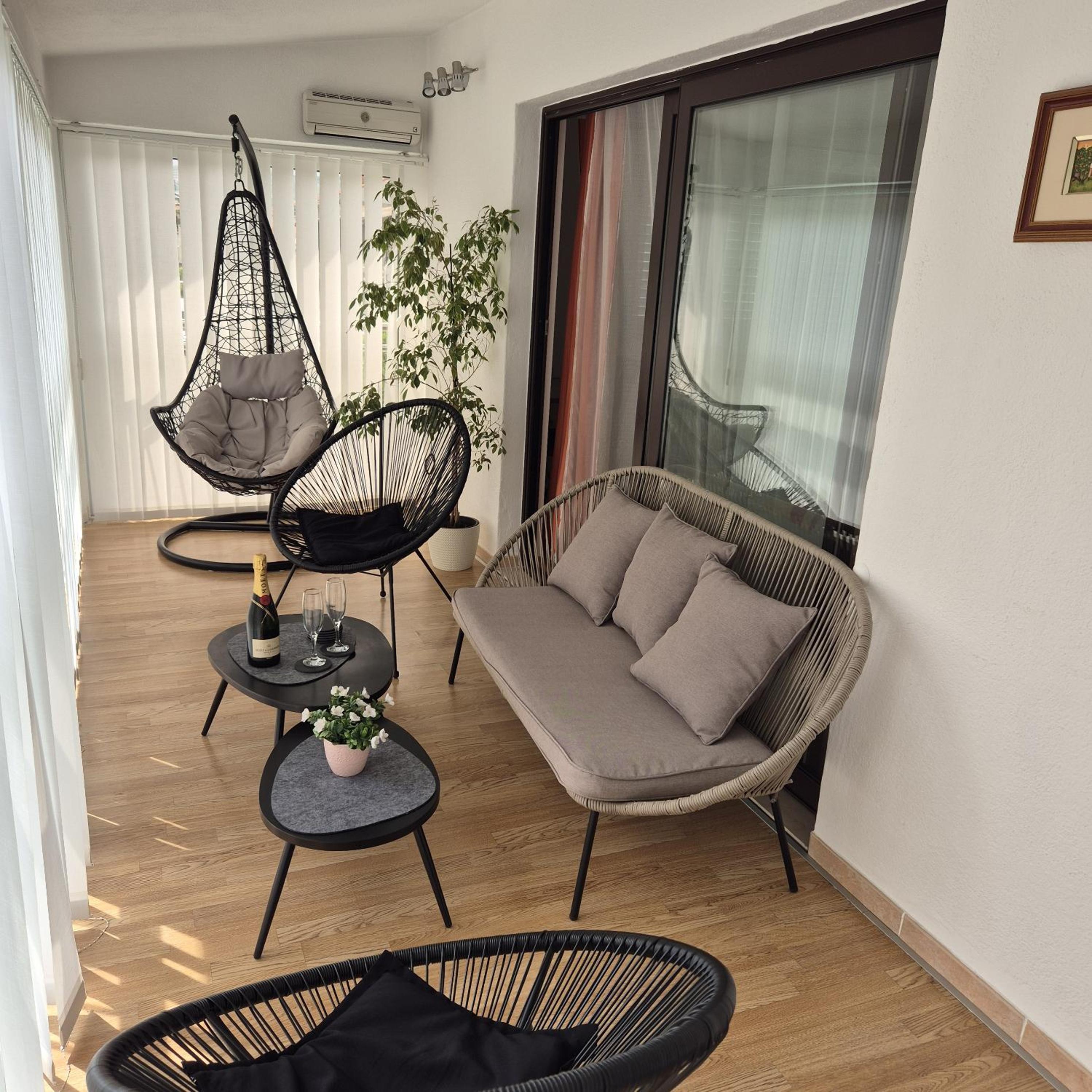 Villa Olivia - Beach & Pool Apartments near Split & Trogir