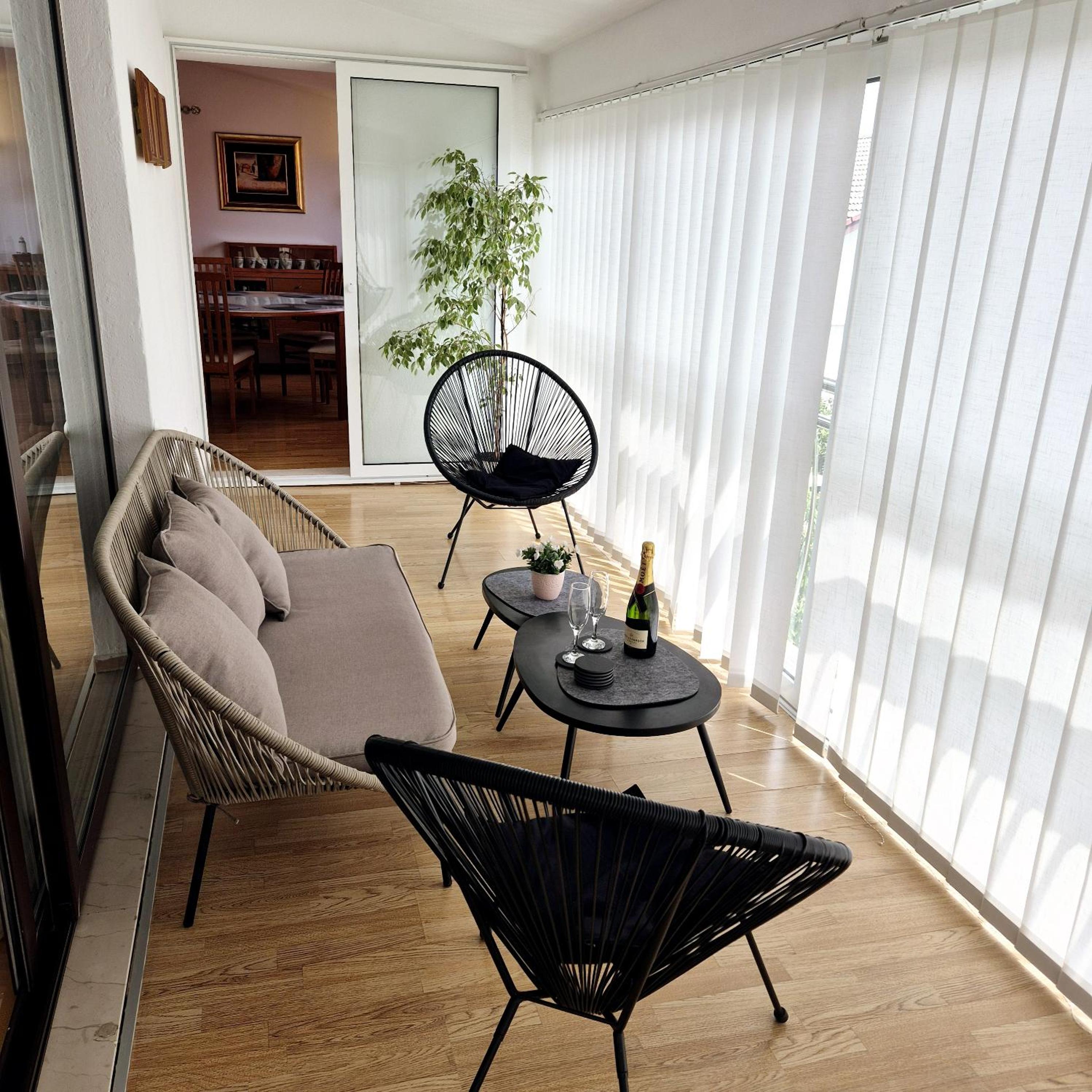 Villa Olivia - Beach & Pool Apartments near Split & Trogir