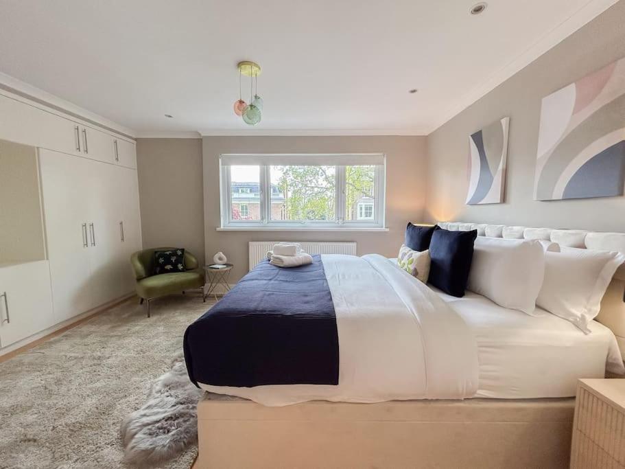 Large 6 bedroom Residence Retreat in Holland Park