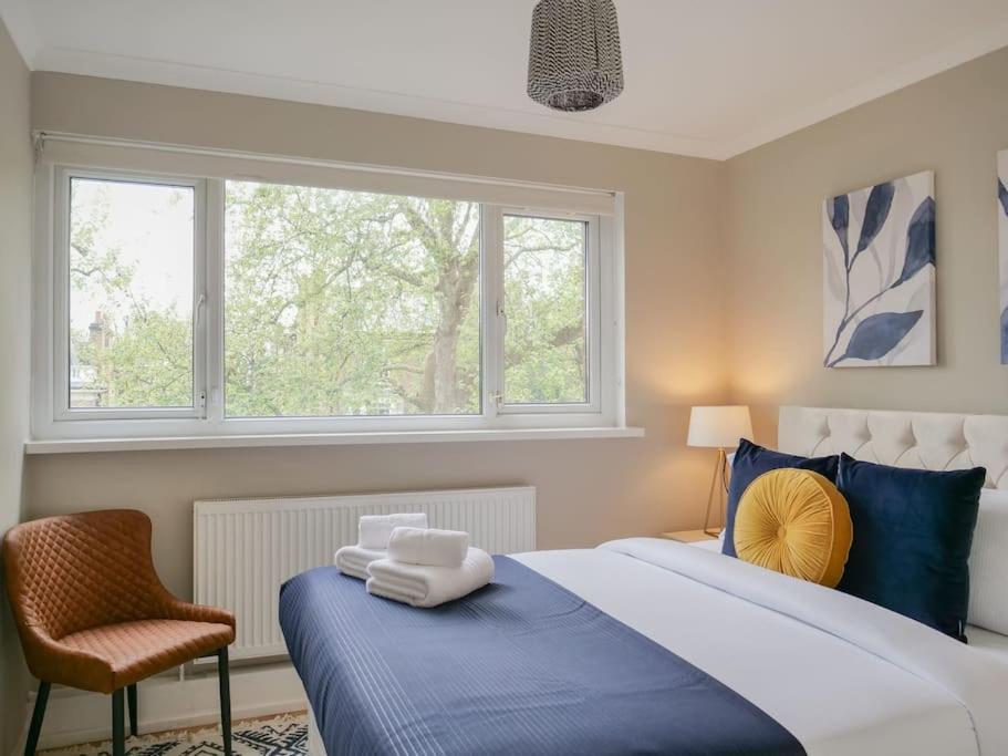 Large 6 bedroom Residence Retreat in Holland Park