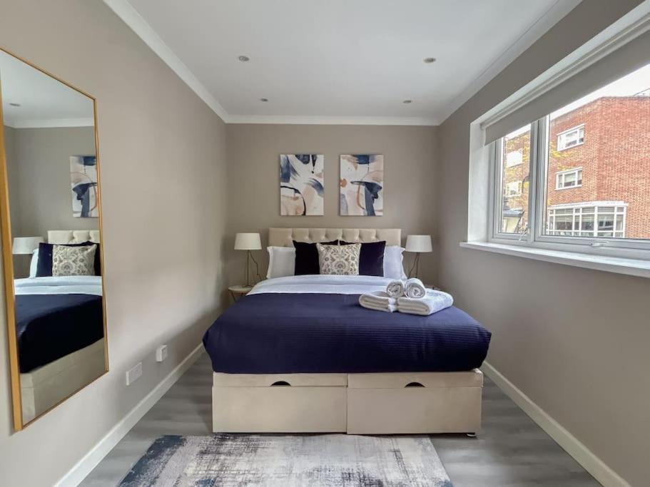 Large 6 bedroom Residence Retreat in Holland Park