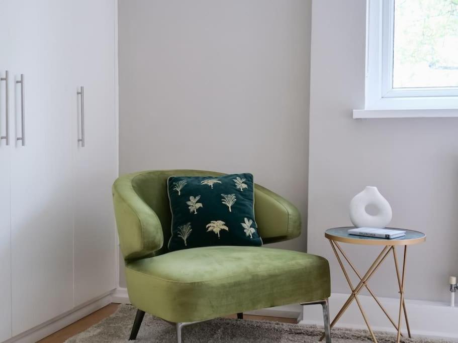 Large 6 bedroom Residence Retreat in Holland Park