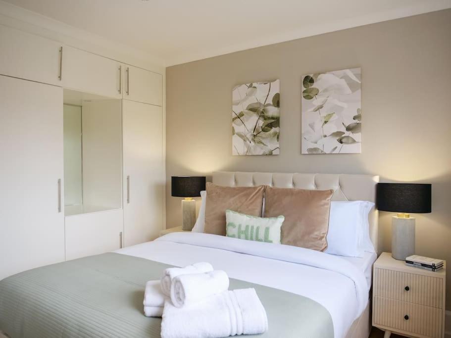 Large 6 bedroom Residence Retreat in Holland Park