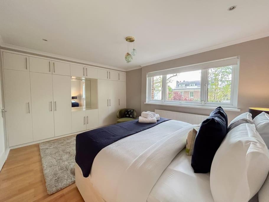Large 6 bedroom Residence Retreat in Holland Park