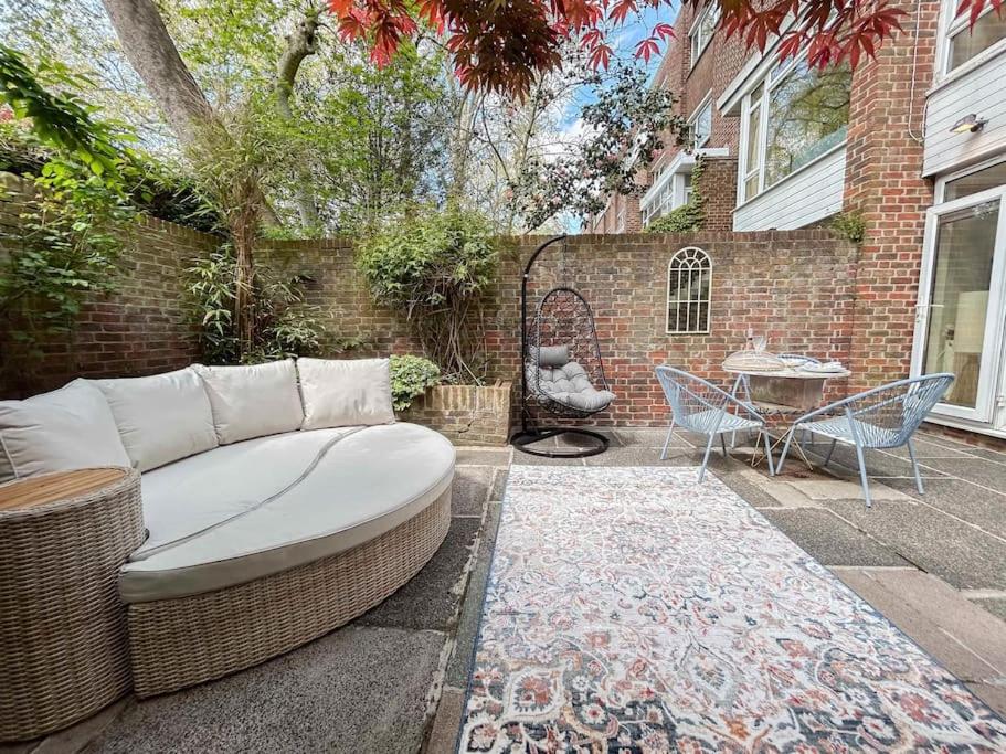 Large 6 bedroom Residence Retreat in Holland Park