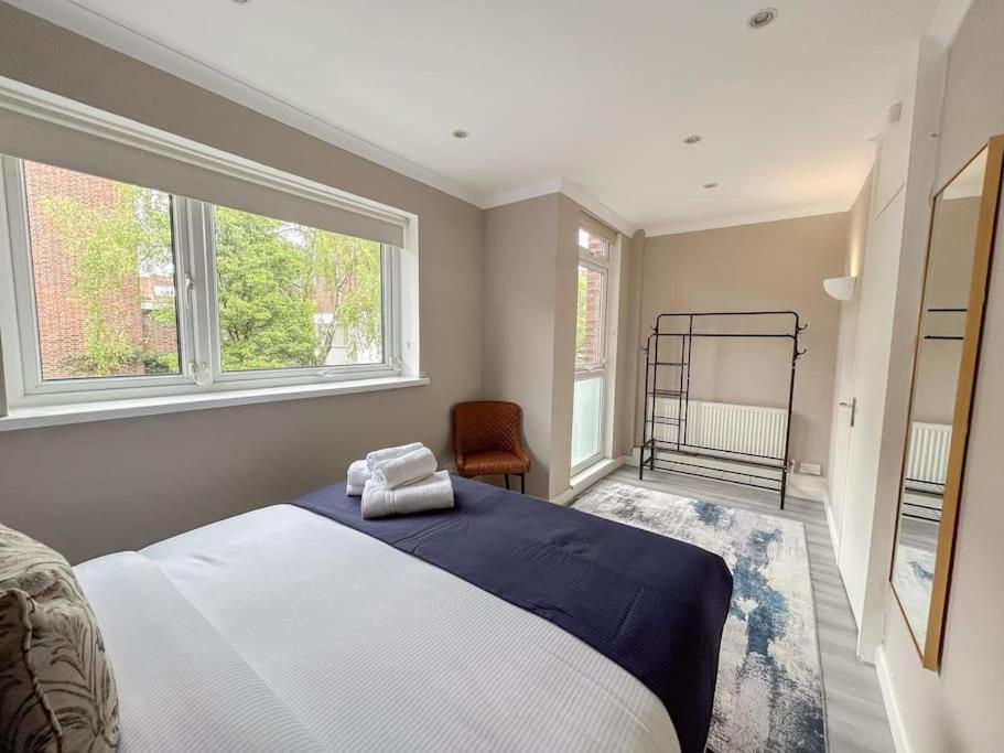 Large 6 bedroom Residence Retreat in Holland Park