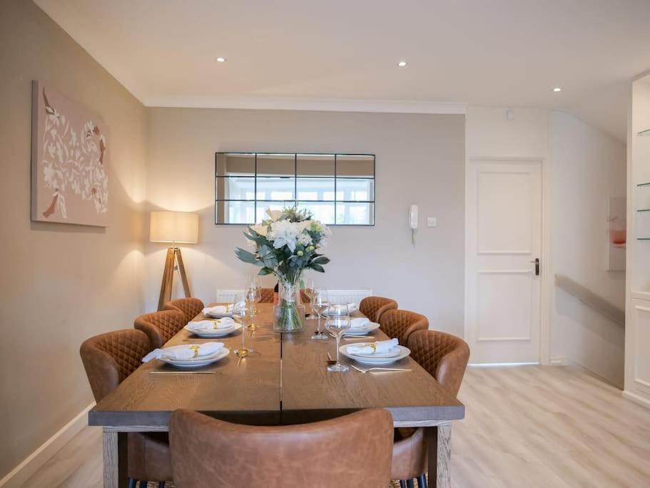 Large 6 bedroom Residence Retreat in Holland Park