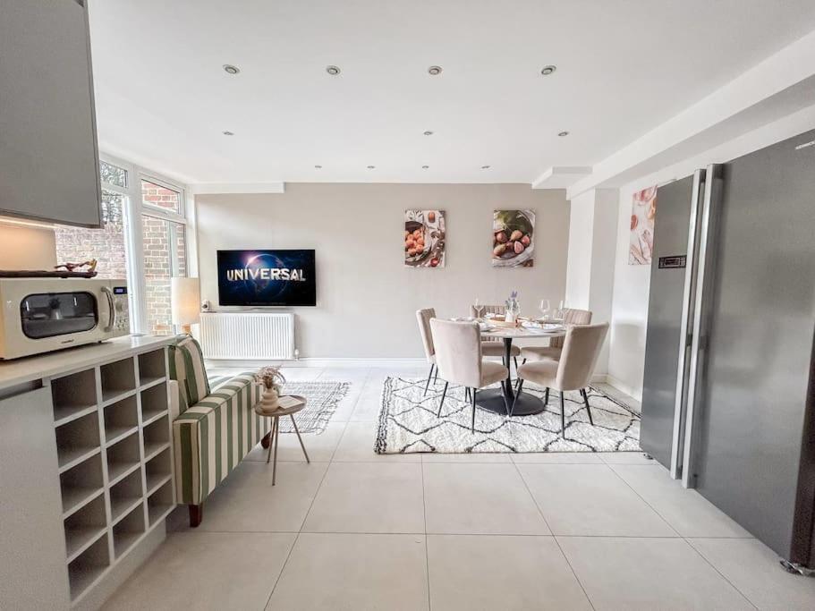 Large 6 bedroom Residence Retreat in Holland Park
