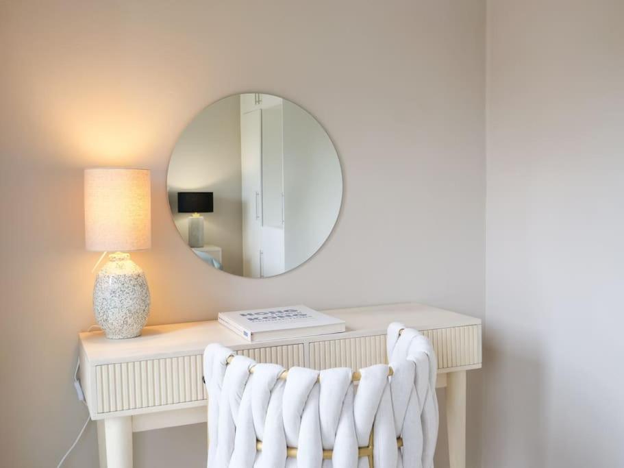 Large 6 bedroom Residence Retreat in Holland Park