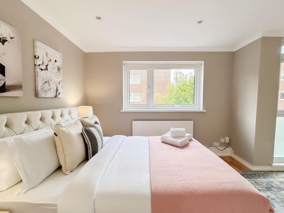 Large 6 bedroom Residence Retreat in Holland Park