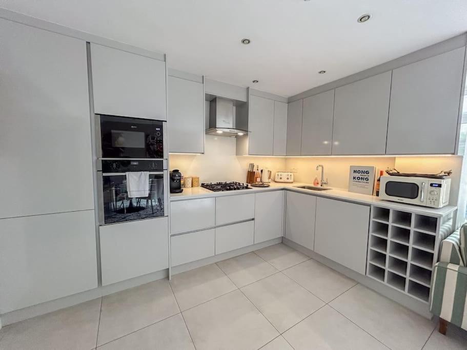 Large 6 bedroom Residence Retreat in Holland Park