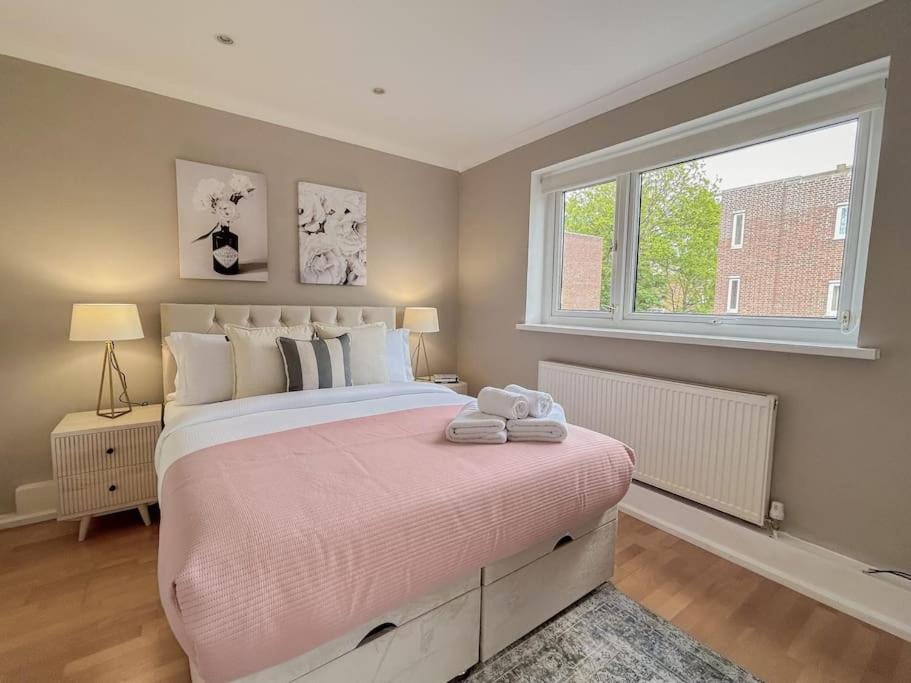 Large 6 bedroom Residence Retreat in Holland Park