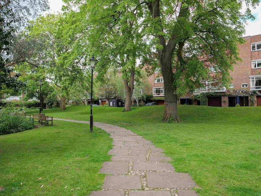 Large 6 bedroom Residence Retreat in Holland Park