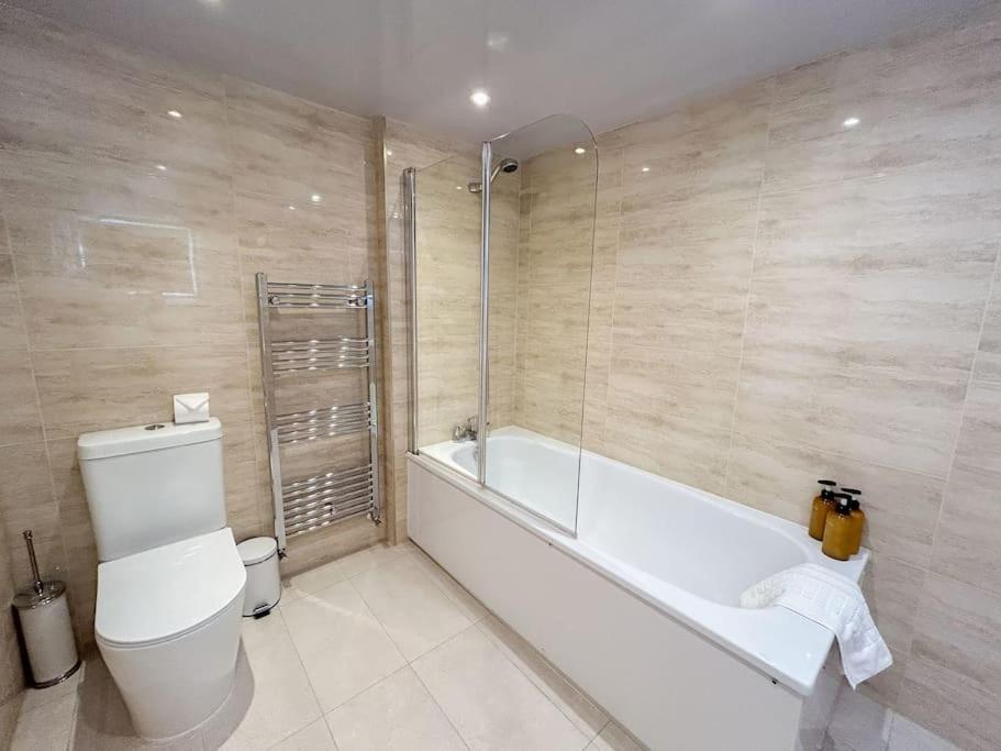 Large 6 bedroom Residence Retreat in Holland Park