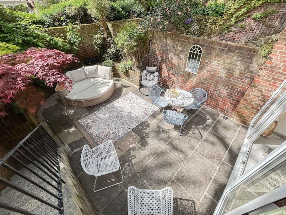 Large 6 bedroom Residence Retreat in Holland Park