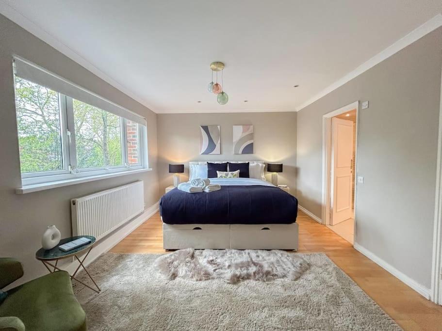Large 6 bedroom Residence Retreat in Holland Park