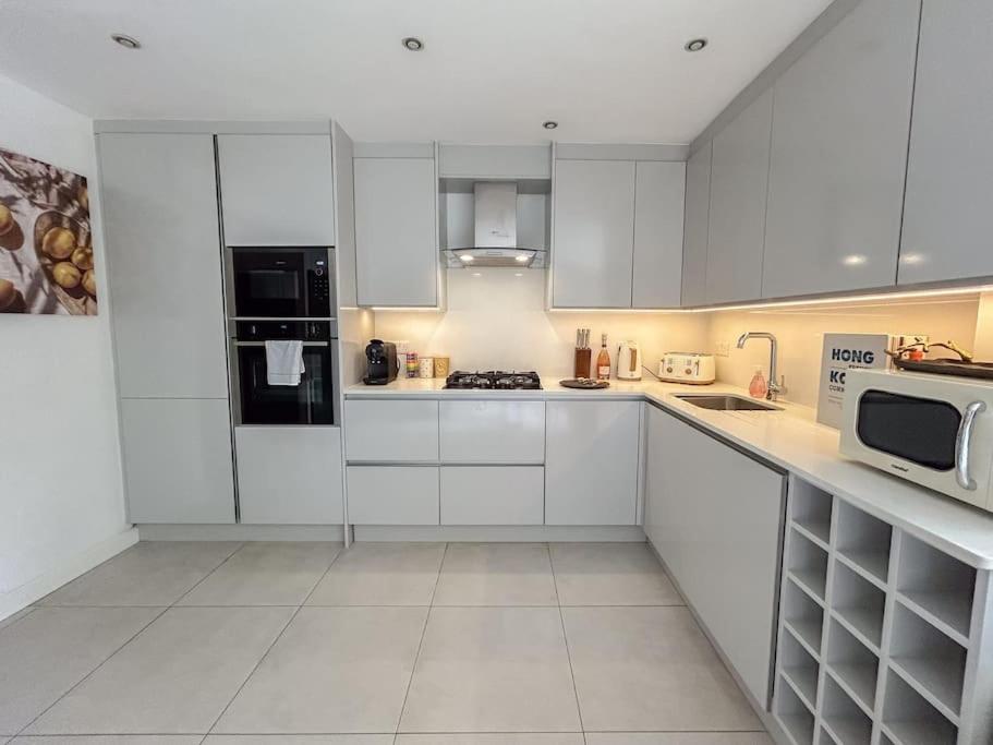 Large 6 bedroom Residence Retreat in Holland Park