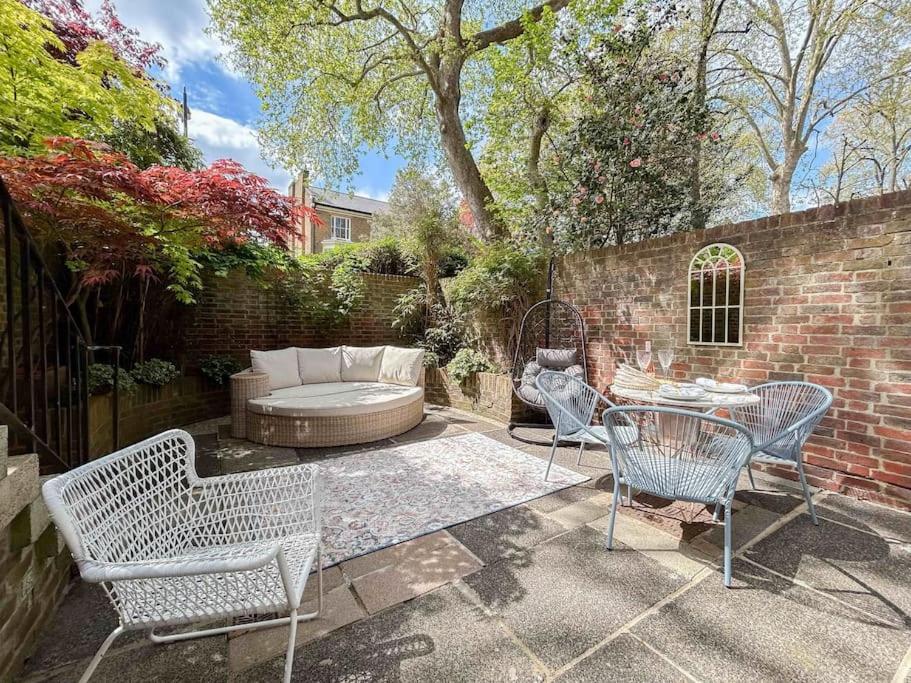Large 6 bedroom Residence Retreat in Holland Park