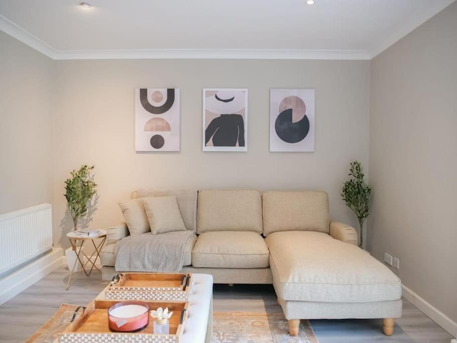 Large 6 bedroom Residence Retreat in Holland Park