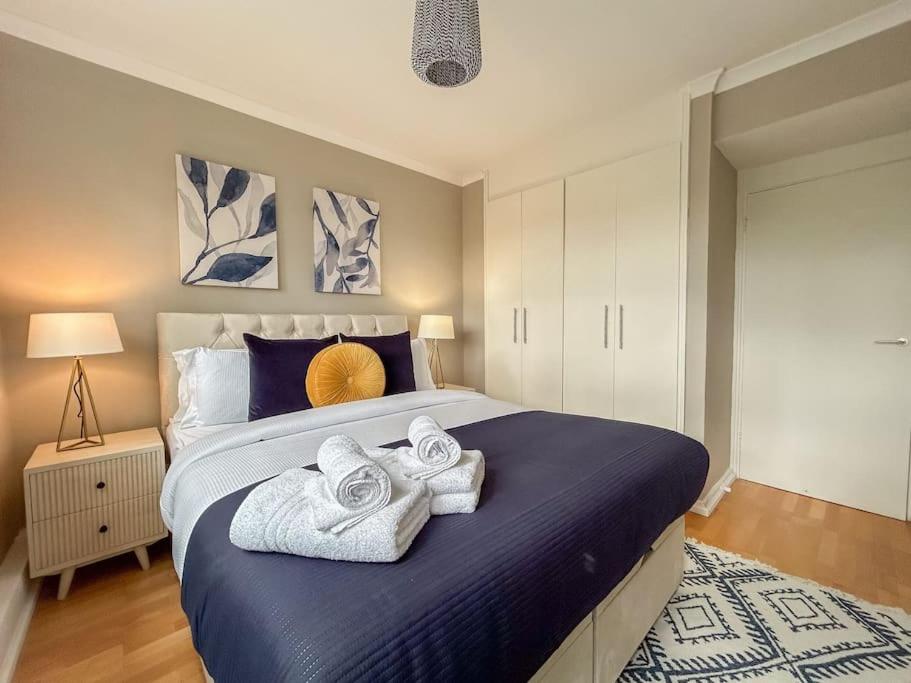 Large 6 bedroom Residence Retreat in Holland Park