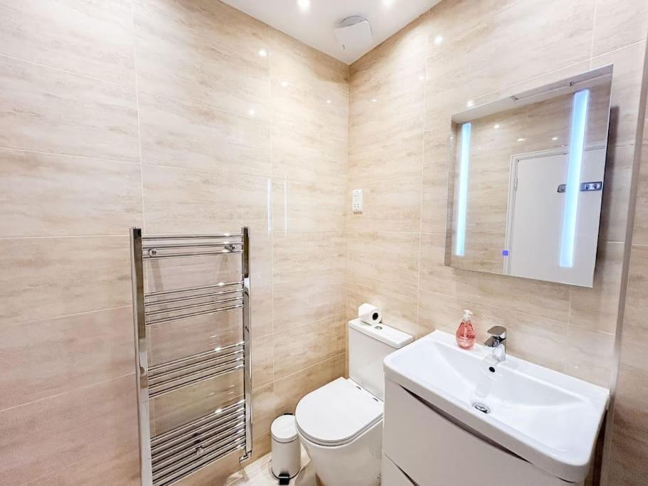 Large 6 bedroom Residence Retreat in Holland Park