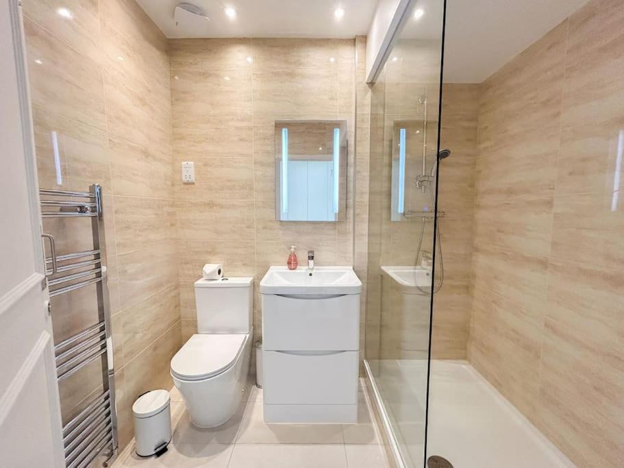 Large 6 bedroom Residence Retreat in Holland Park