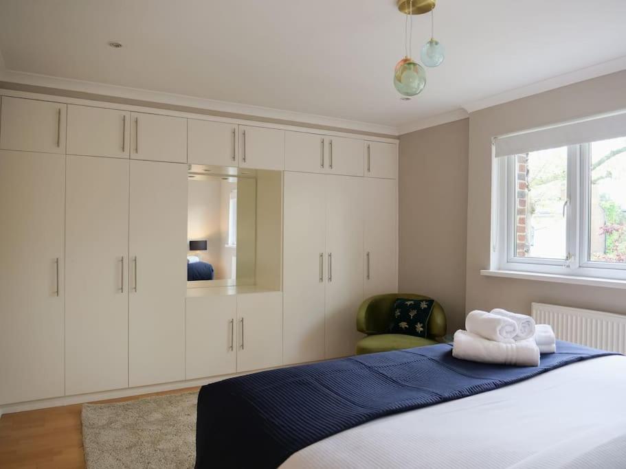 Large 6 bedroom Residence Retreat in Holland Park