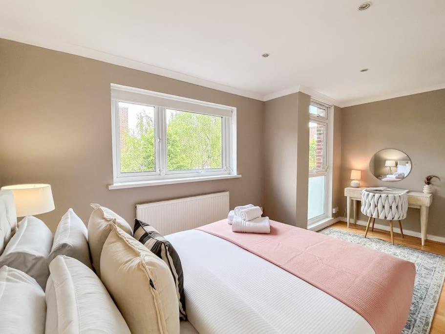 Large 6 bedroom Residence Retreat in Holland Park
