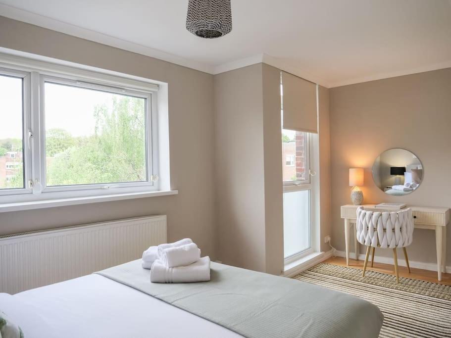 Large 6 bedroom Residence Retreat in Holland Park