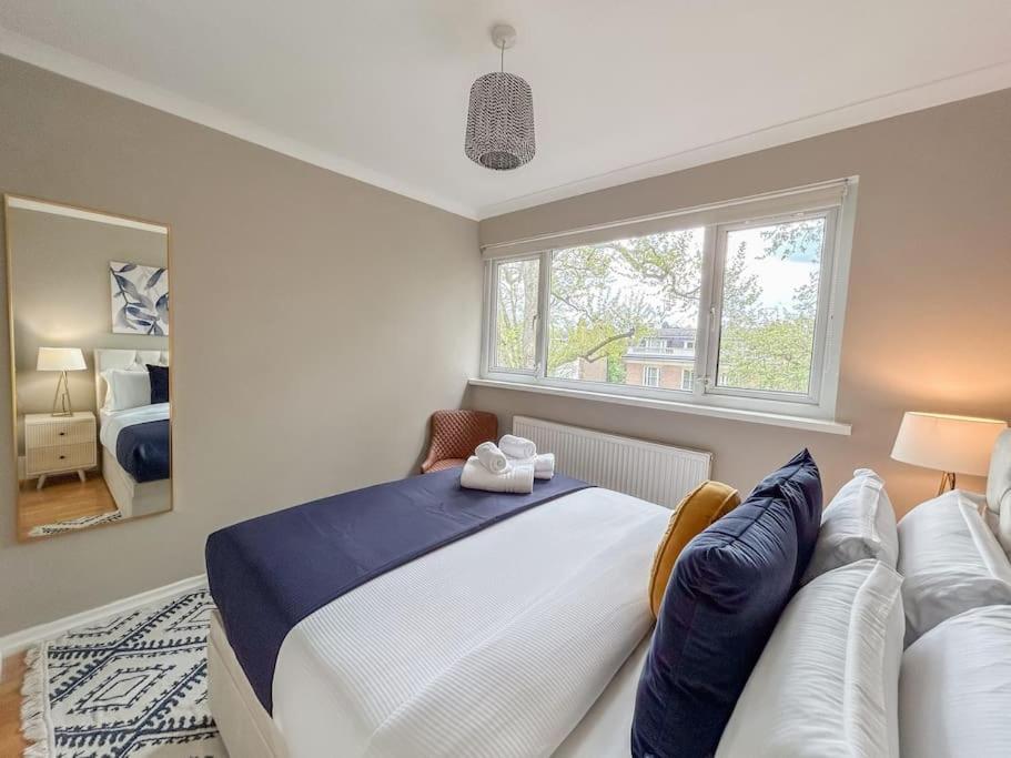 Large 6 bedroom Residence Retreat in Holland Park