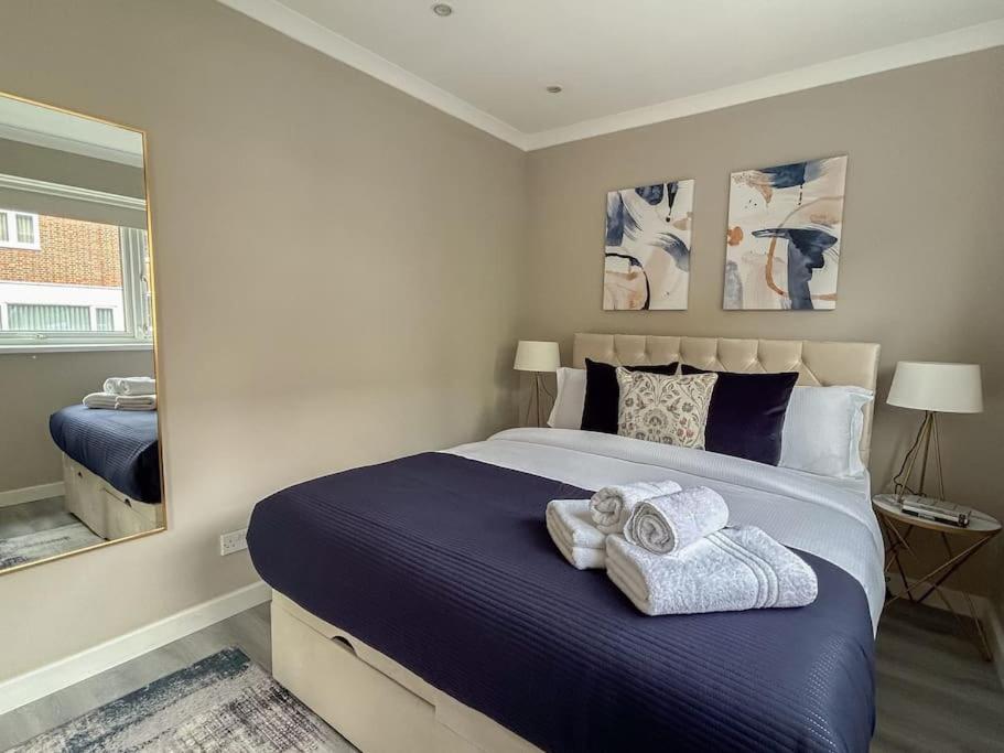 Large 6 bedroom Residence Retreat in Holland Park