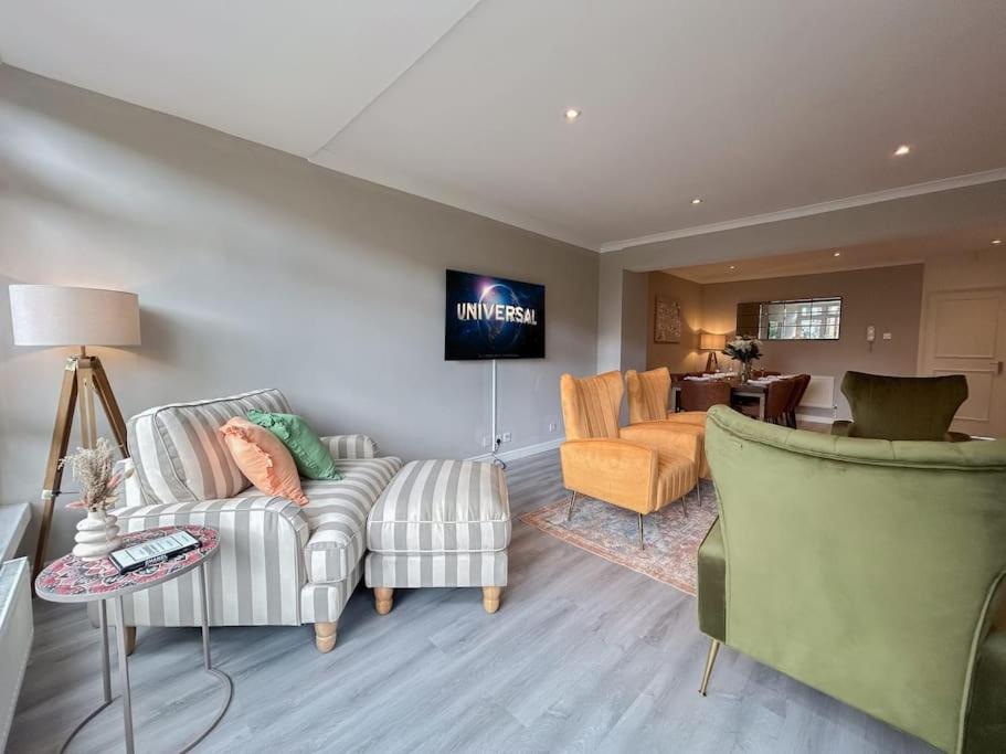 Large 6 bedroom Residence Retreat in Holland Park