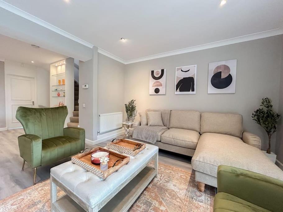 Large 6 bedroom Residence Retreat in Holland Park