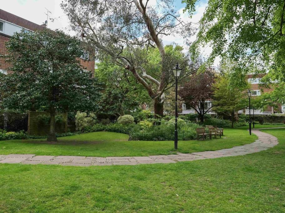 Large 6 bedroom Residence Retreat in Holland Park