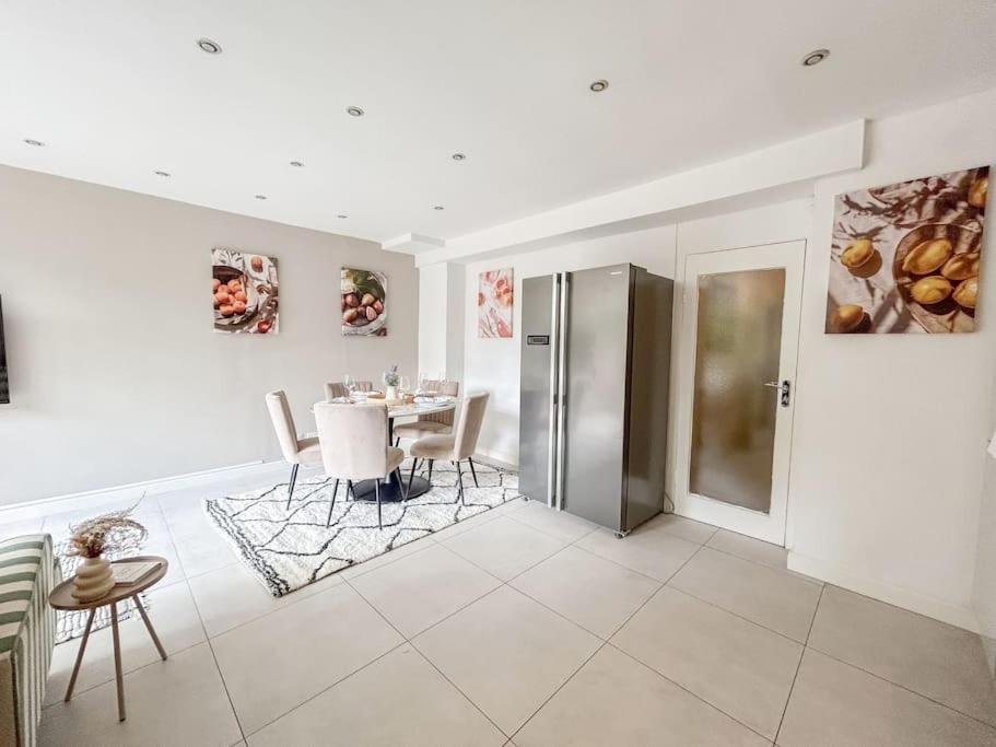 Large 6 bedroom Residence Retreat in Holland Park
