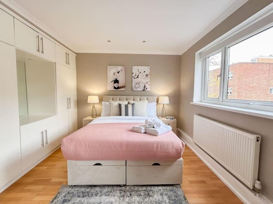 Large 6 bedroom Residence Retreat in Holland Park