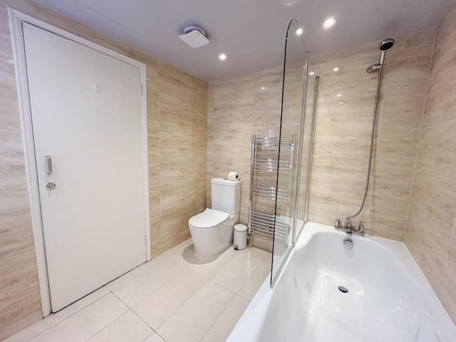 Large 6 bedroom Residence Retreat in Holland Park